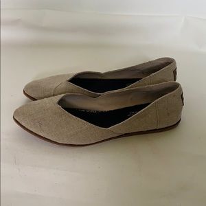 Women’s flats Tom’s size 9, beige linen color
